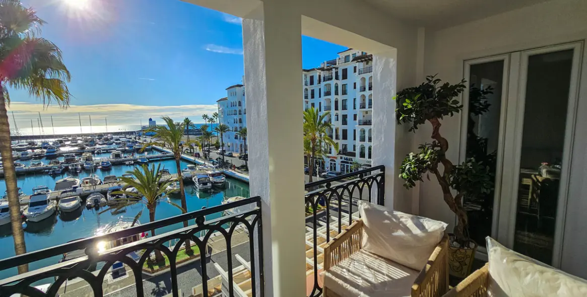 Sale of middle floor apartment in La Duquesa 22