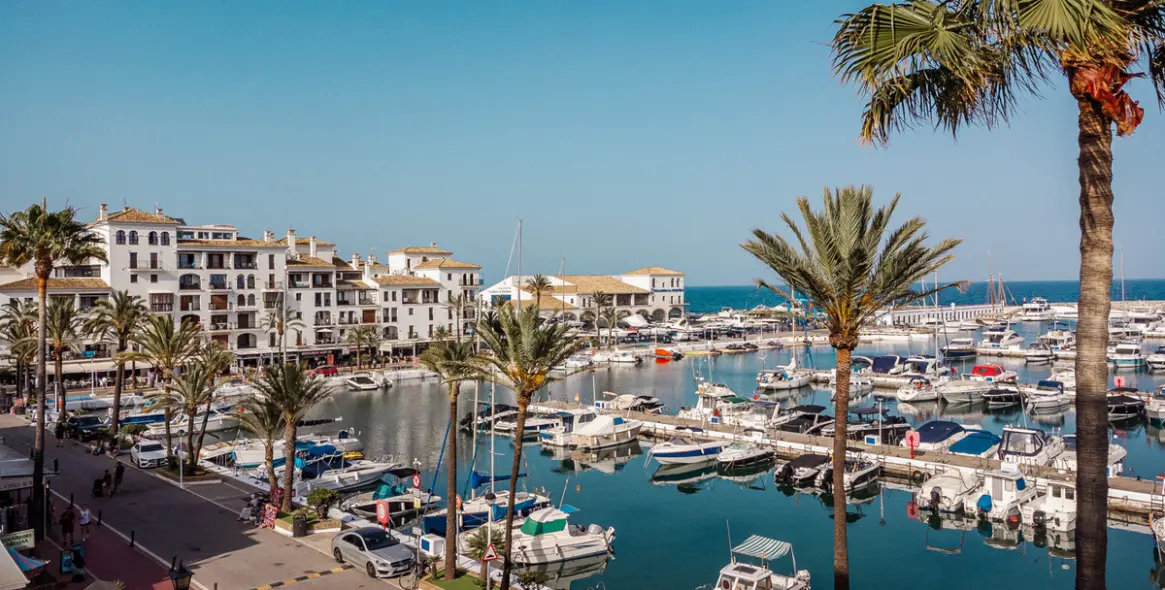 Sale of middle floor apartment in La Duquesa 23