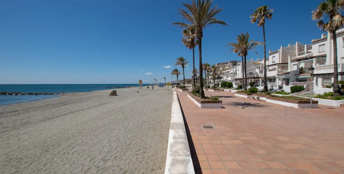 Sale of middle floor apartment in La Duquesa 25