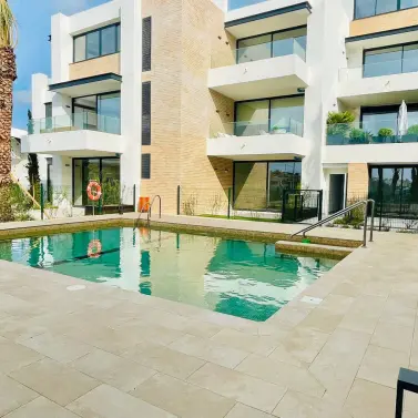 Sale of middle floor apartment in Estepona