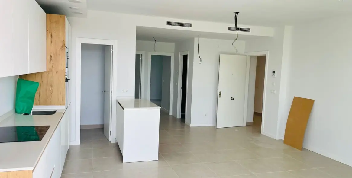 Sale of middle floor apartment in Estepona 3