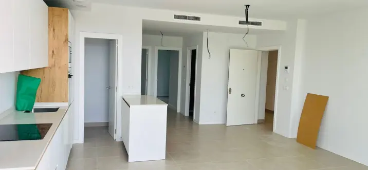 Sale of middle floor apartment in Estepona 2