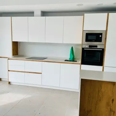 Sale of middle floor apartment in Estepona