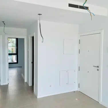 Sale of middle floor apartment in Estepona