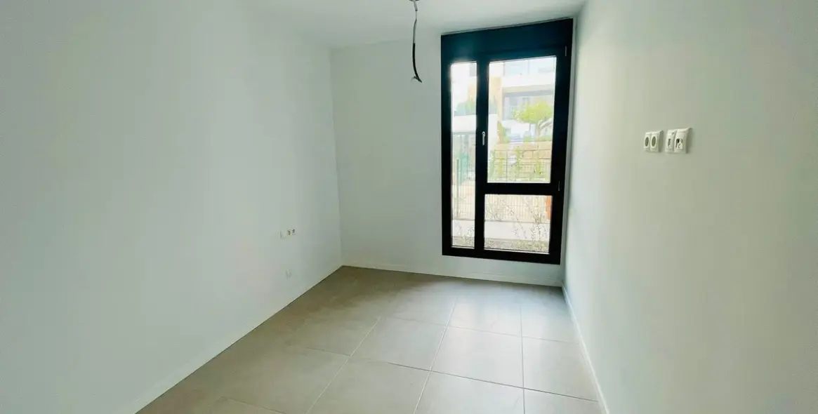 Sale of middle floor apartment in Estepona 6