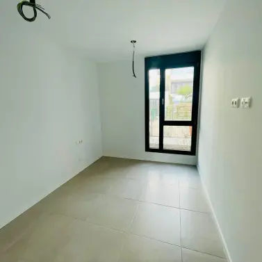 Sale of middle floor apartment in Estepona