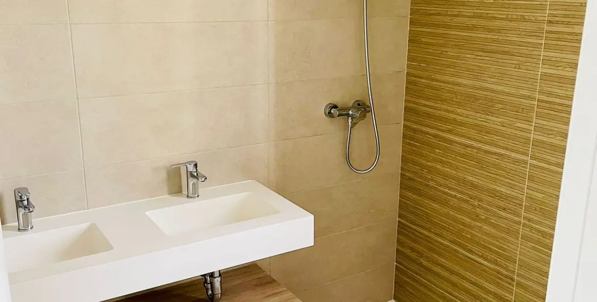 Sale of middle floor apartment in Estepona 11