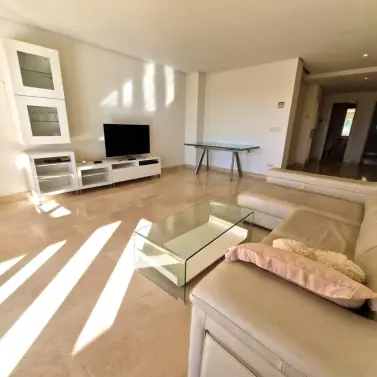 Продажа апартаментов на среднем этаже в Marbella