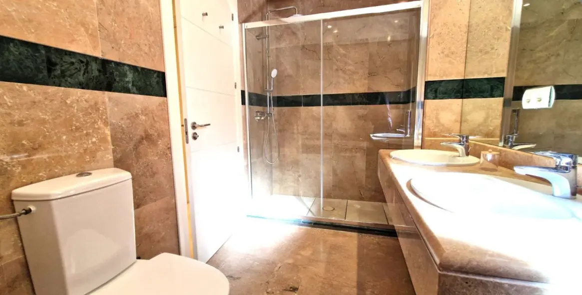 Продажа апартаментов на среднем этаже в Marbella 28