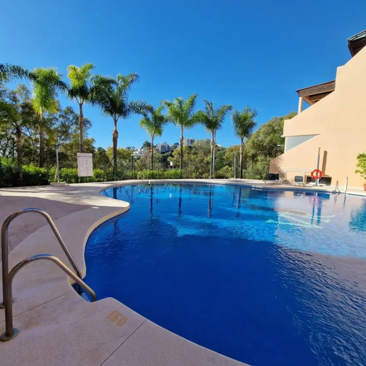 Sale of middle floor apartment in Marbella