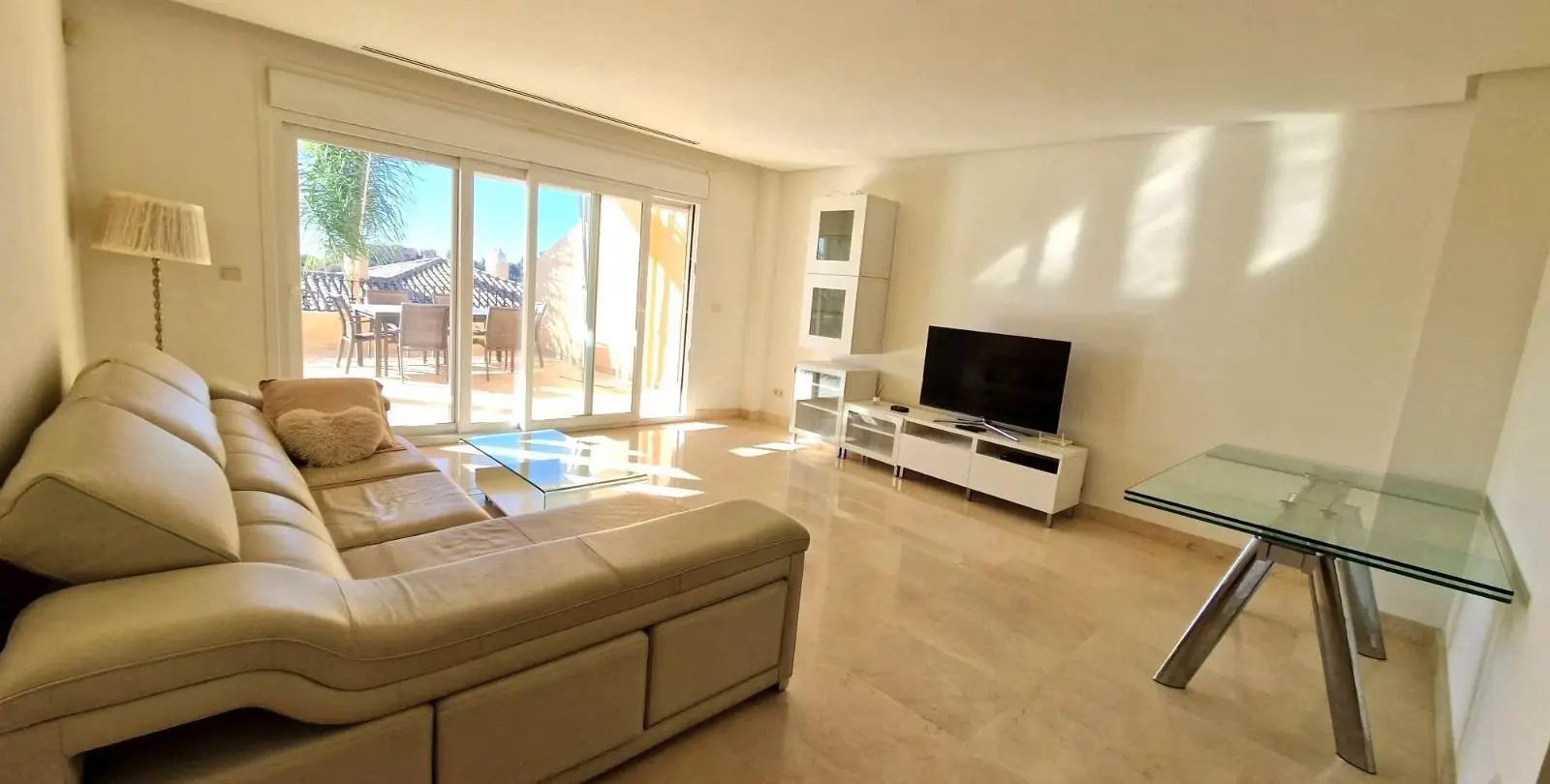 Sale of middle floor apartment in Marbella 2