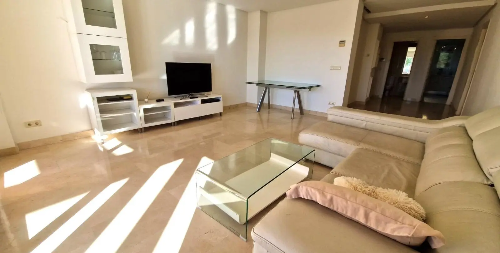 Sale of middle floor apartment in Marbella 3