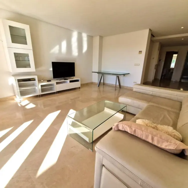 Sale of middle floor apartment in Marbella