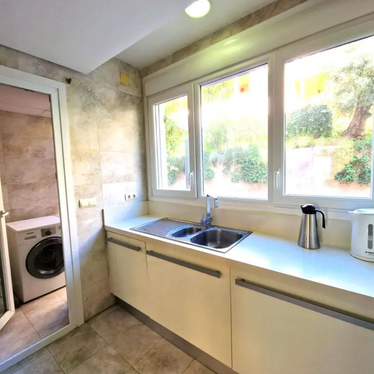 Sale of middle floor apartment in Marbella