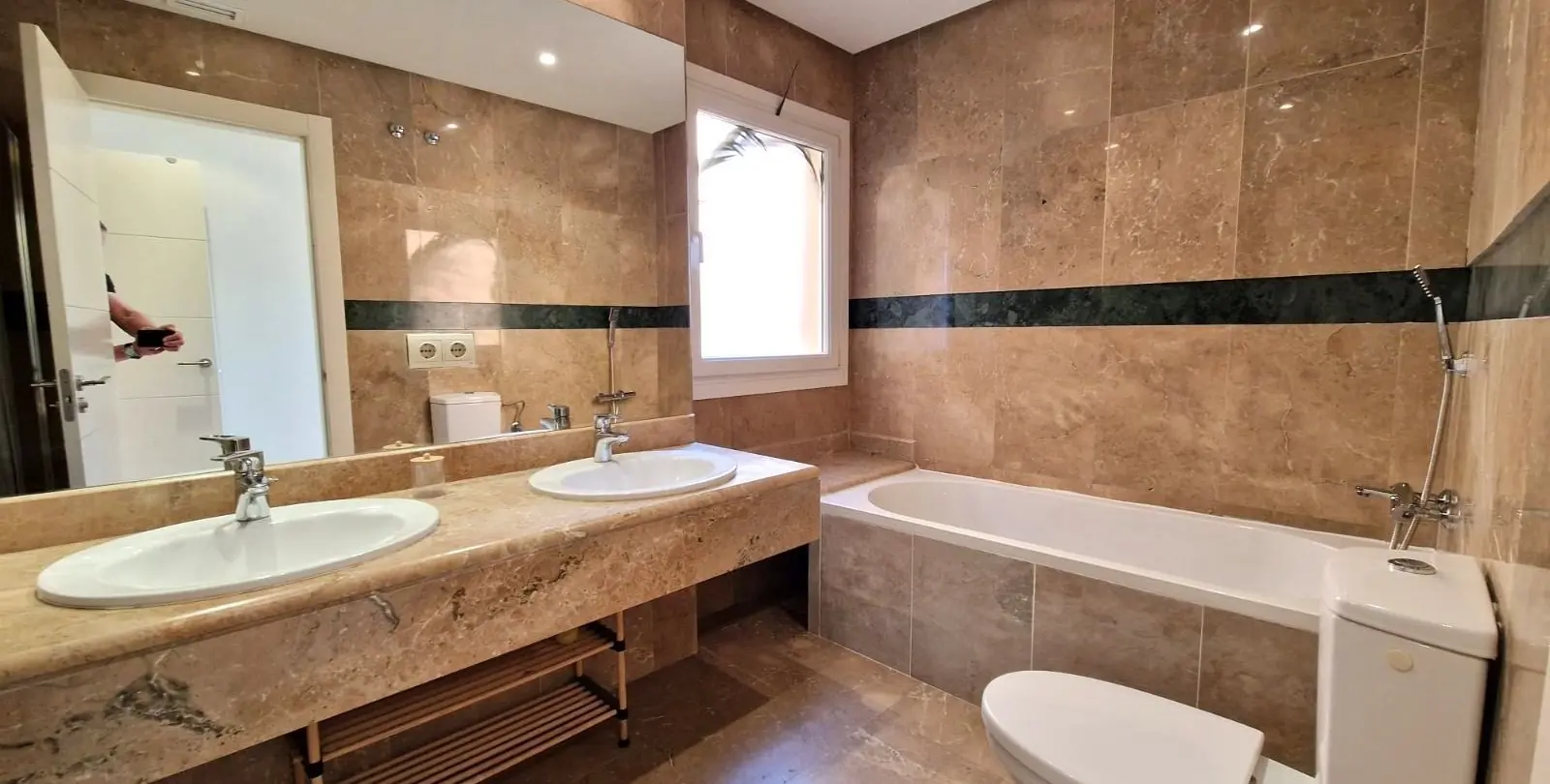 Sale of middle floor apartment in Marbella 12