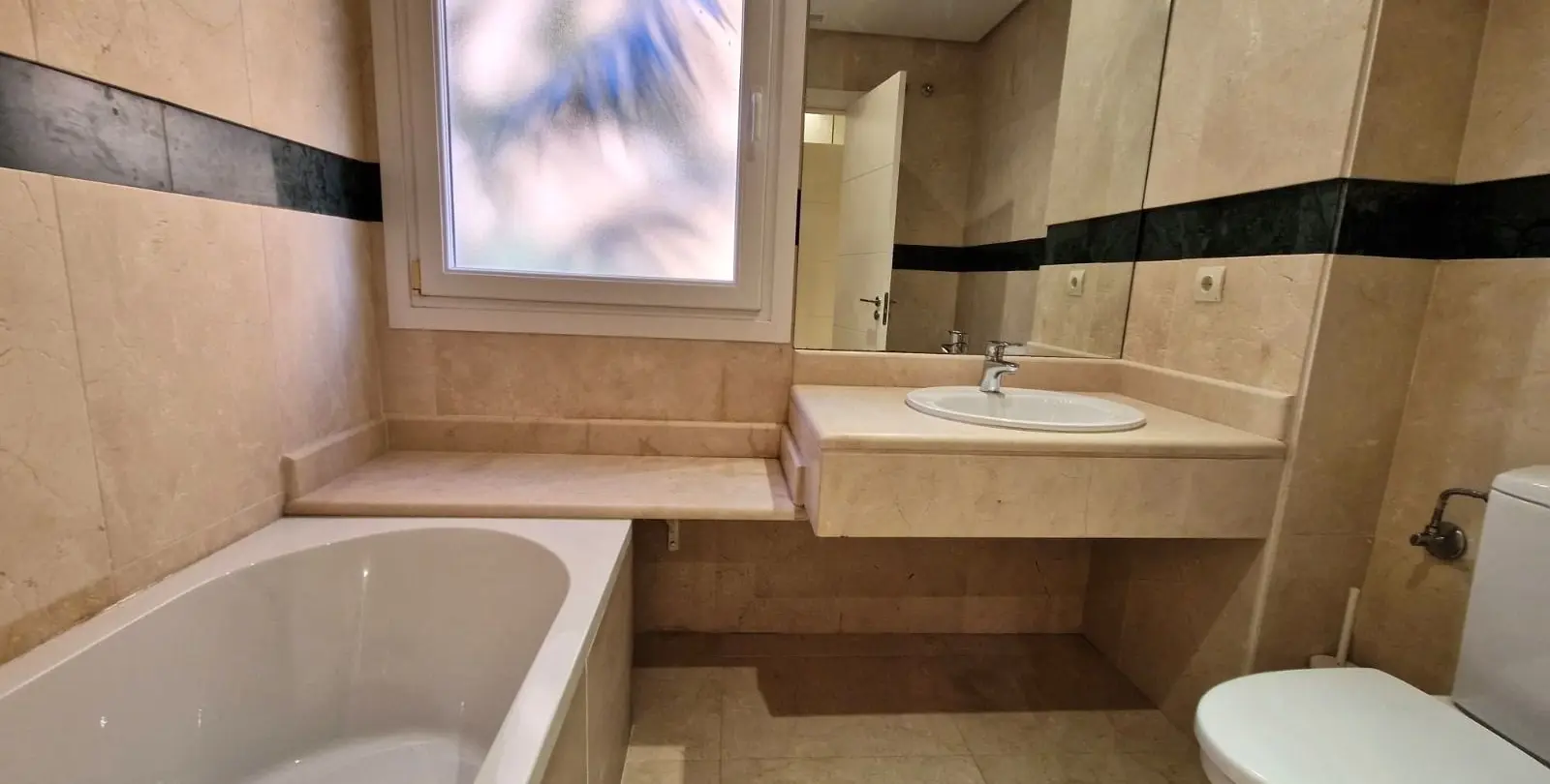 Sale of middle floor apartment in Marbella 13