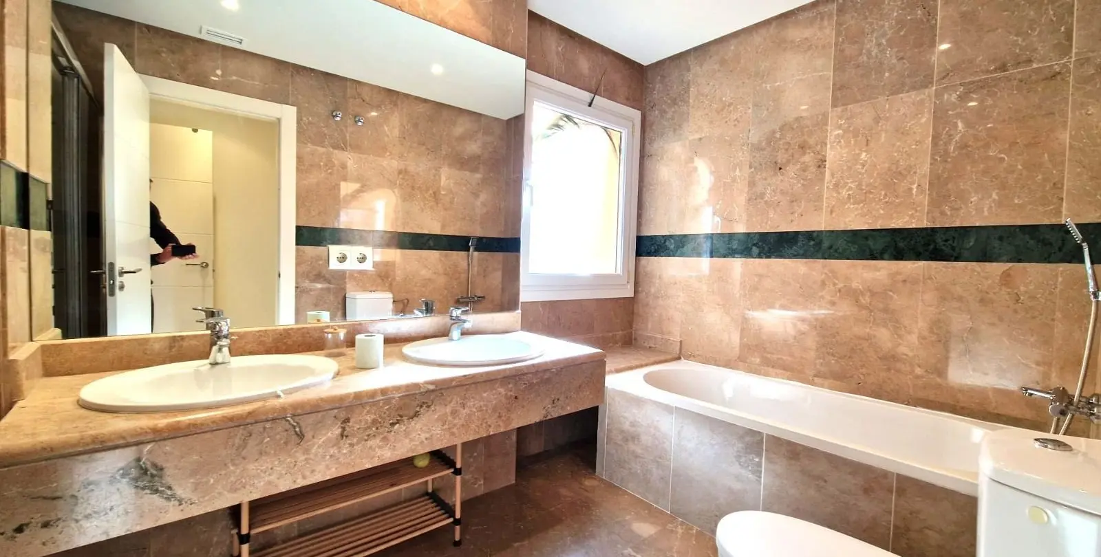 Sale of middle floor apartment in Marbella 16