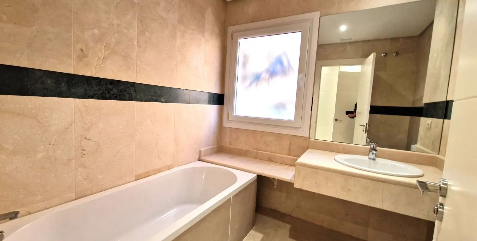 Sale of middle floor apartment in Marbella 17