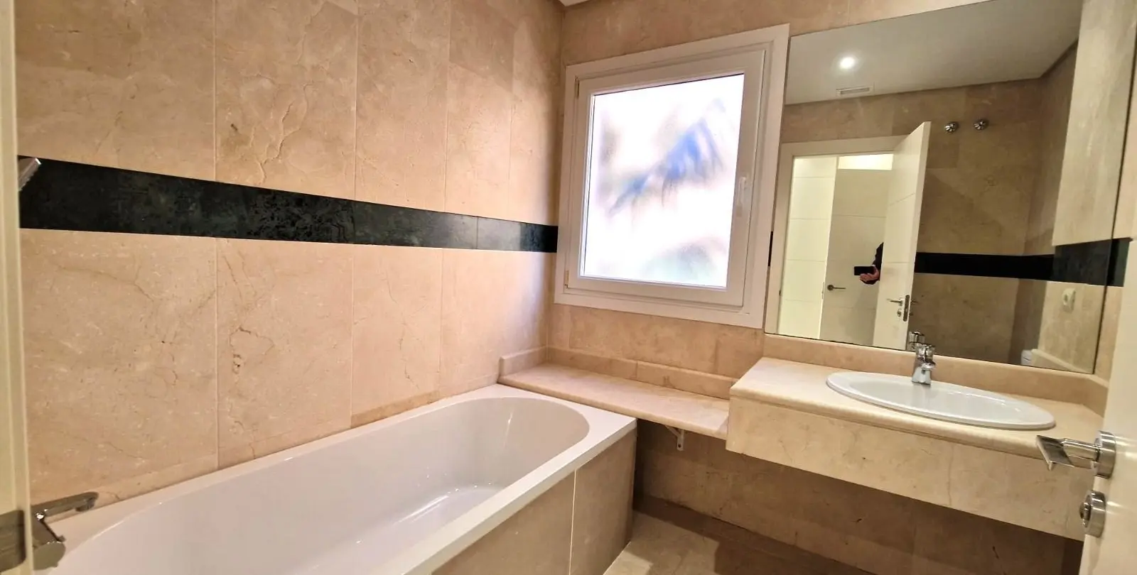 Sale of middle floor apartment in Marbella 18