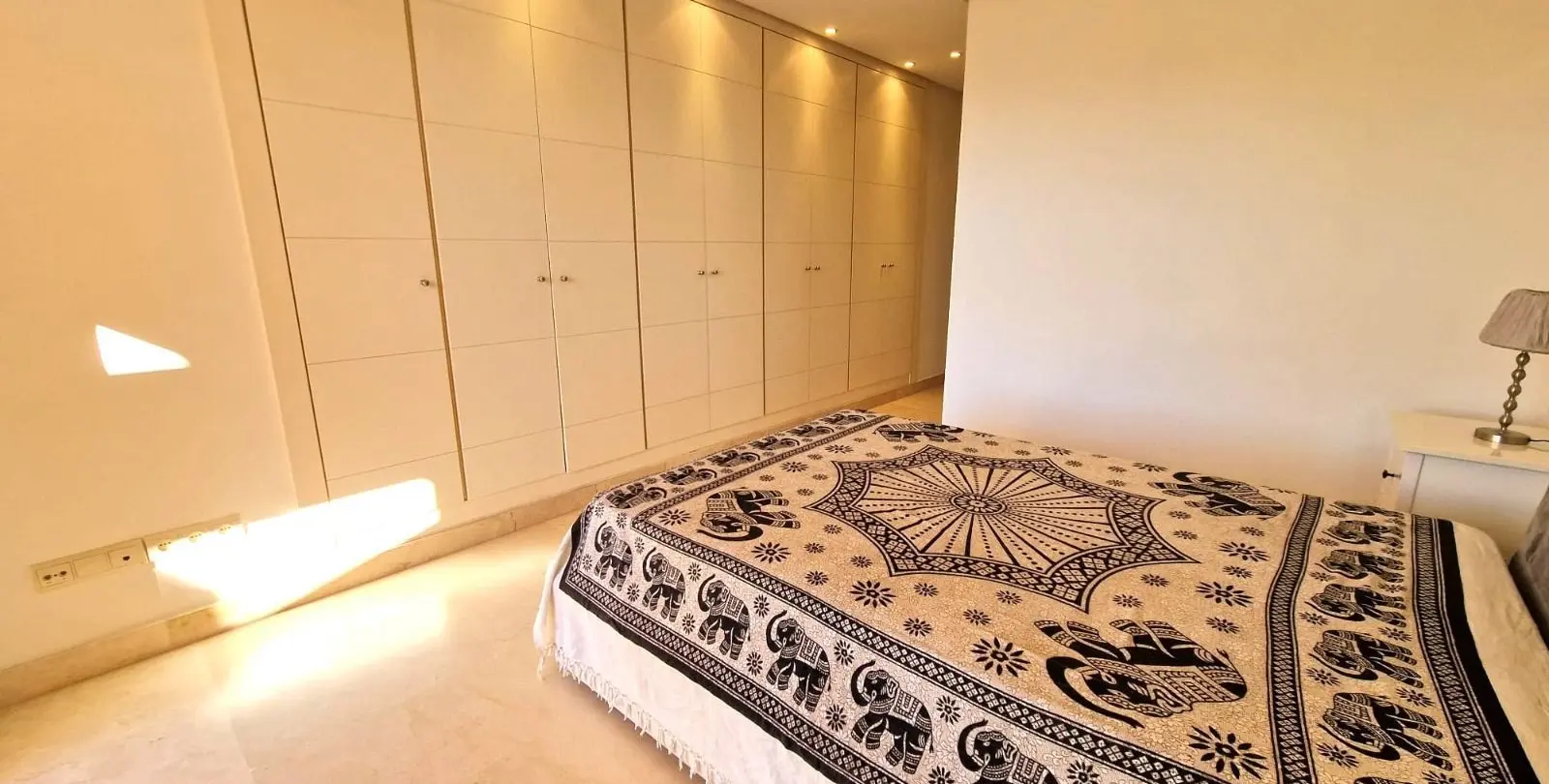Sale of middle floor apartment in Marbella 20