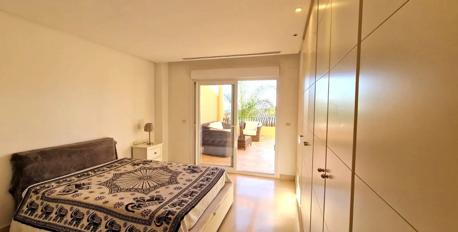 Sale of middle floor apartment in Marbella 21