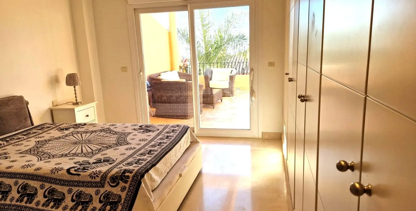 Sale of middle floor apartment in Marbella 22
