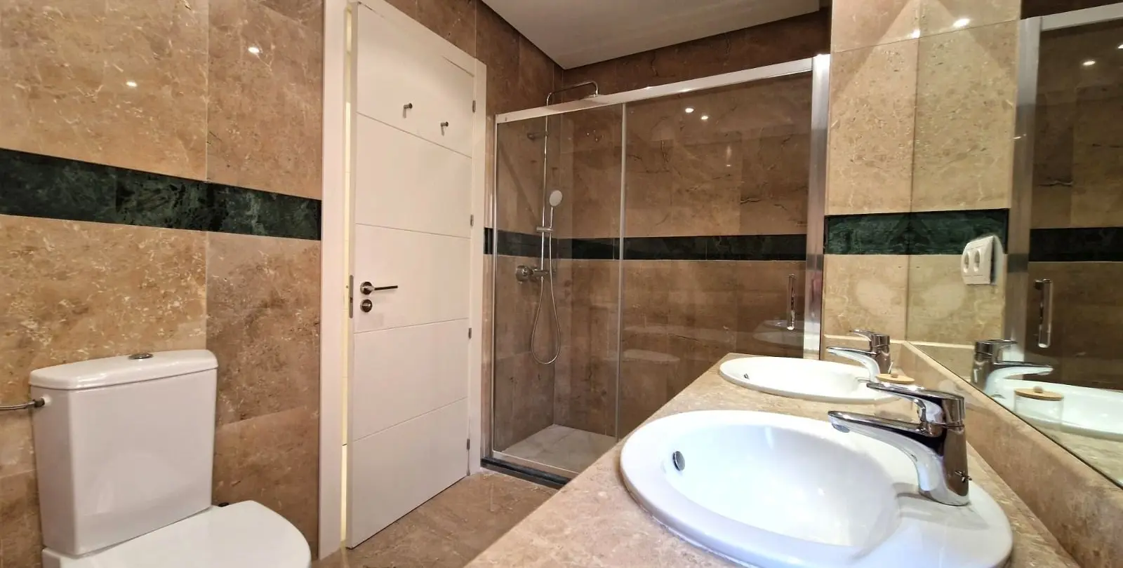 Sale of middle floor apartment in Marbella 23
