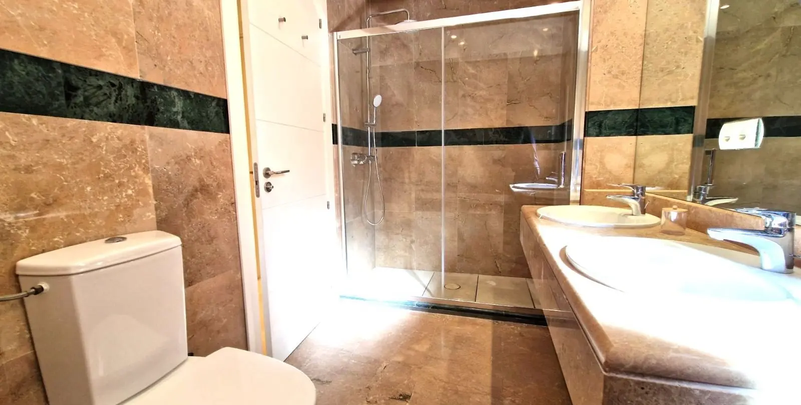 Sale of middle floor apartment in Marbella 28