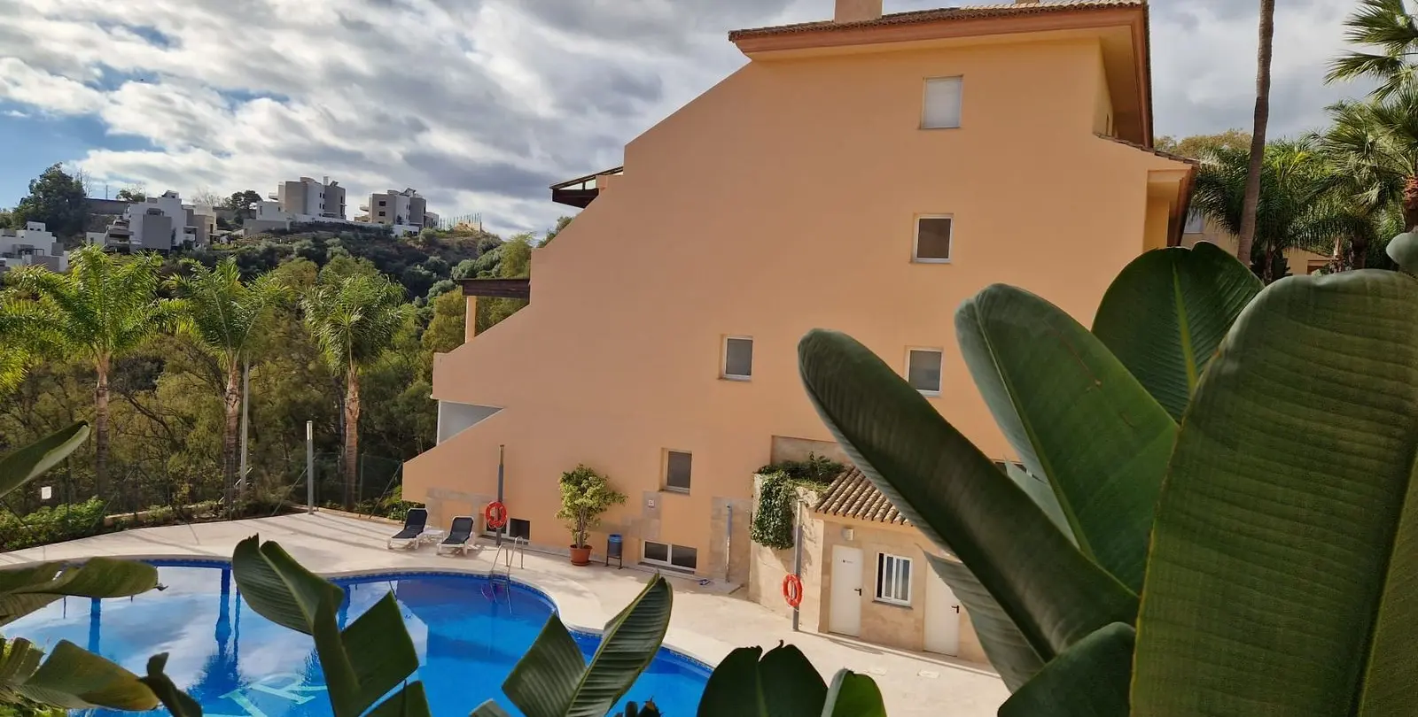 Sale of middle floor apartment in Marbella 35
