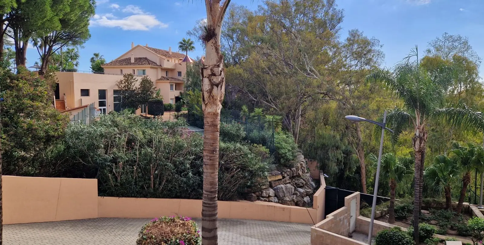 Sale of middle floor apartment in Marbella 38