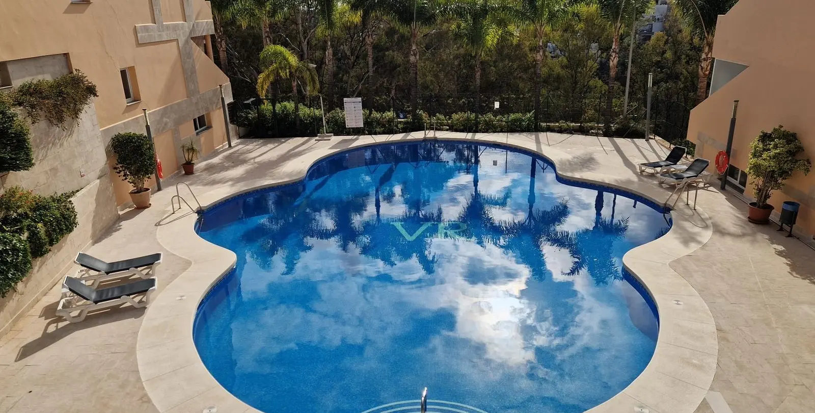 Sale of middle floor apartment in Marbella 39