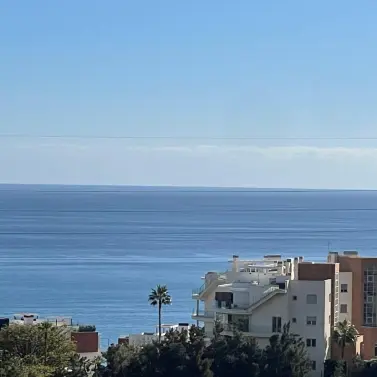 Продажа апартаментов на среднем этаже в Higueron