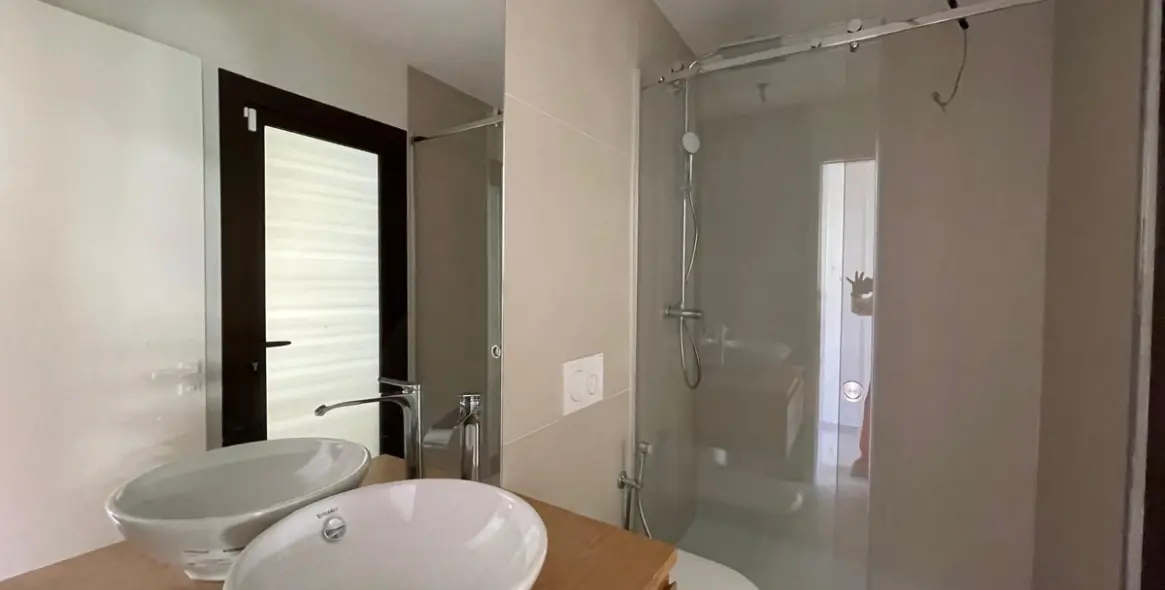 Продажа апартаментов на среднем этаже в Higueron 26