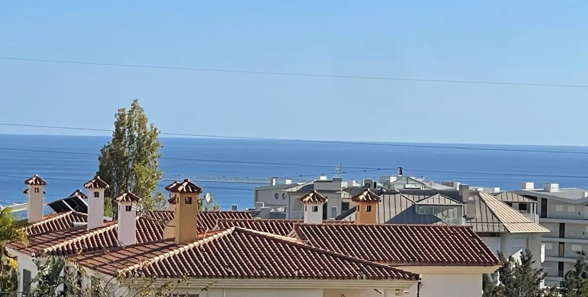 Продажа апартаментов на среднем этаже в Higueron 29