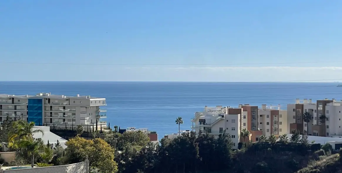 Продажа апартаментов на среднем этаже в Higueron 30