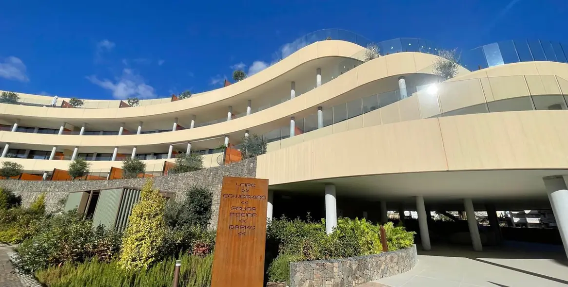 Продажа апартаментов на среднем этаже в Higueron 32