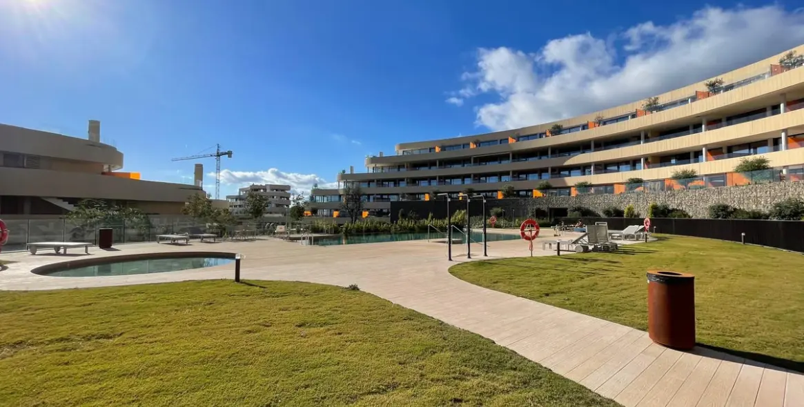 Продажа апартаментов на среднем этаже в Higueron 33