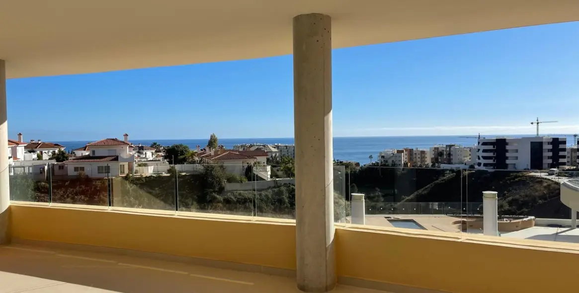 Продажа апартаментов на среднем этаже в Higueron 48