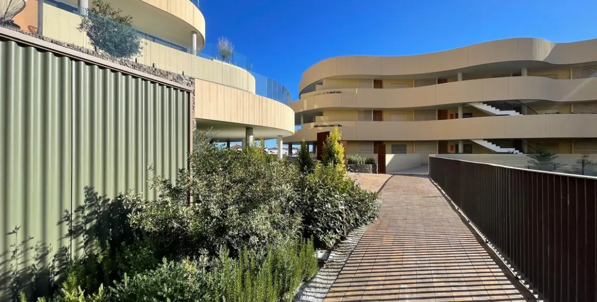 Продажа апартаментов на среднем этаже в Higueron 50