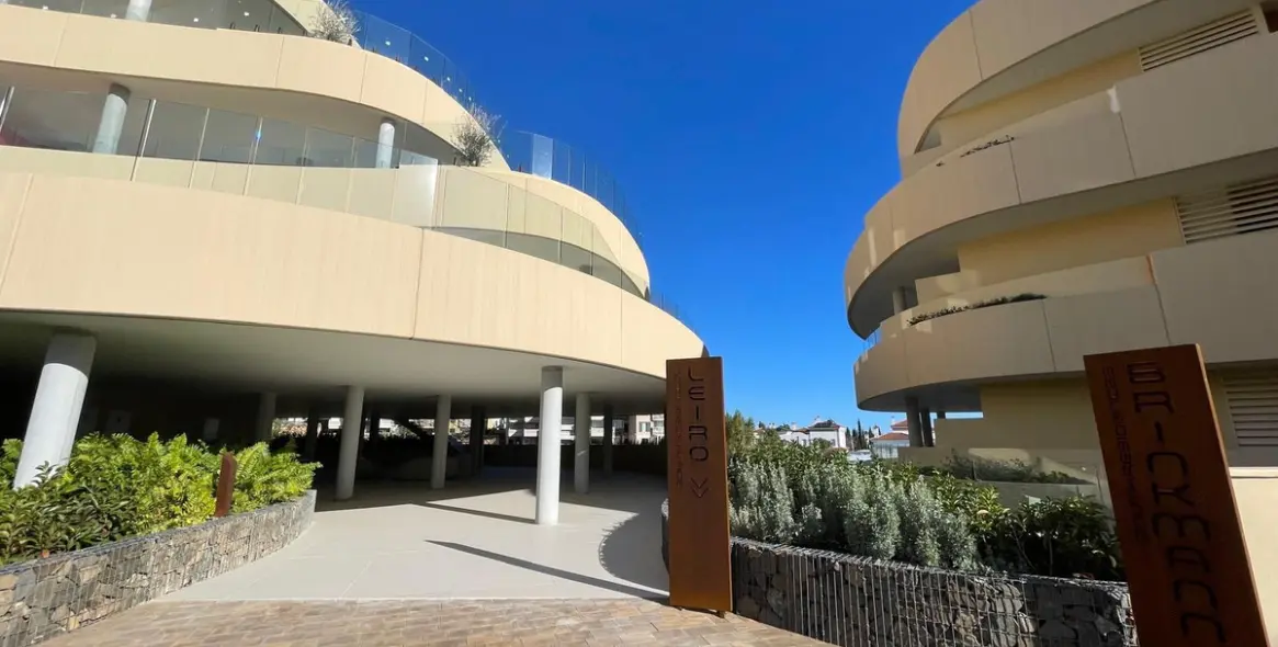 Продажа апартаментов на среднем этаже в Higueron 55