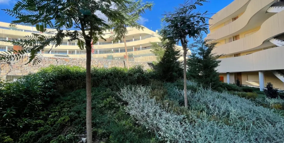 Продажа апартаментов на среднем этаже в Higueron 60