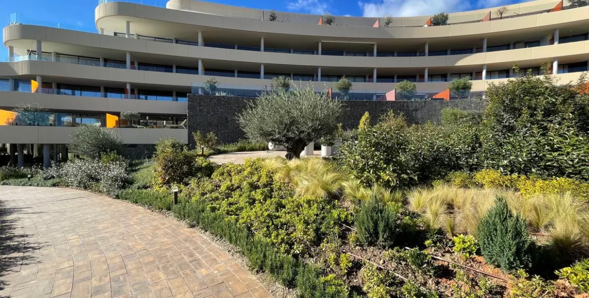 Продажа апартаментов на среднем этаже в Higueron 61