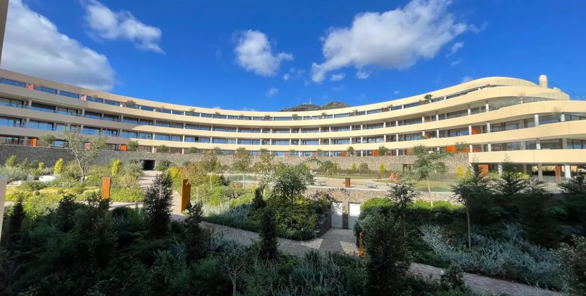 Продажа апартаментов на среднем этаже в Higueron 65