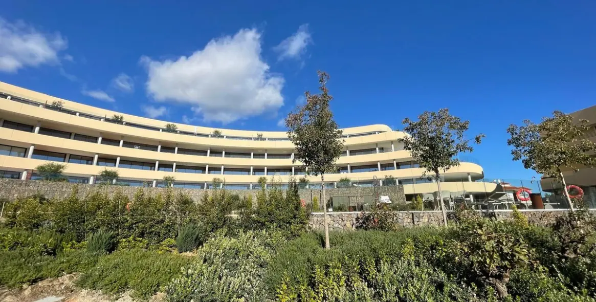 Продажа апартаментов на среднем этаже в Higueron 66