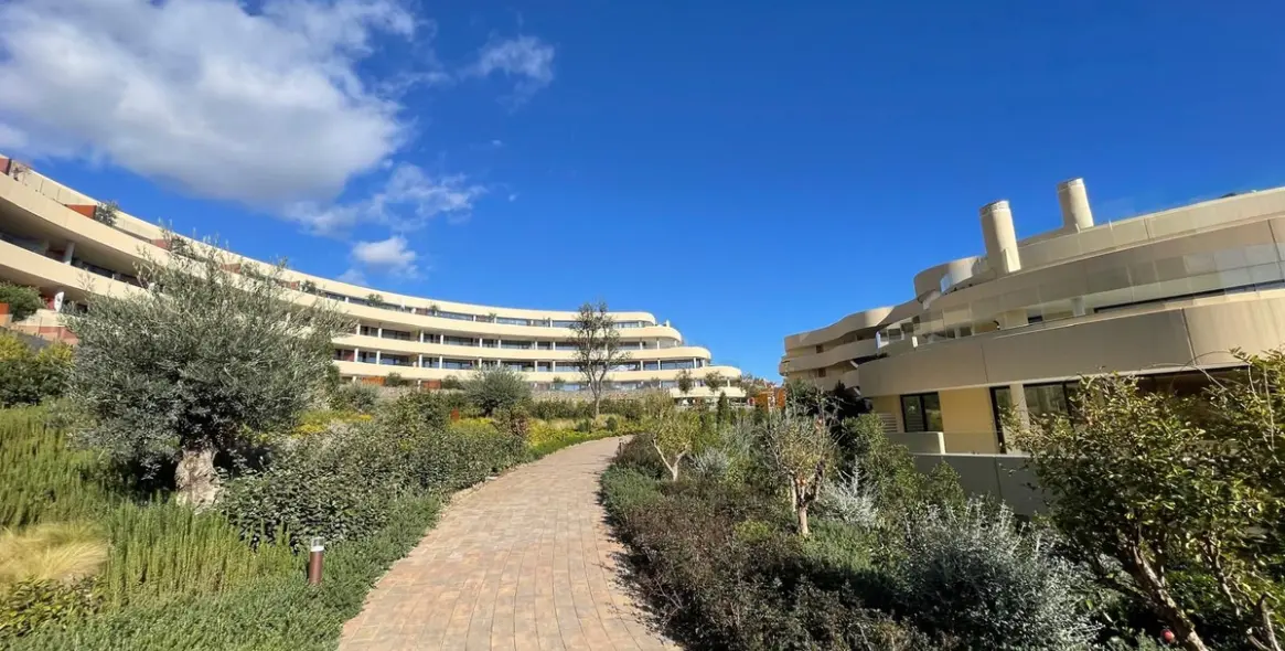 Продажа апартаментов на среднем этаже в Higueron 67