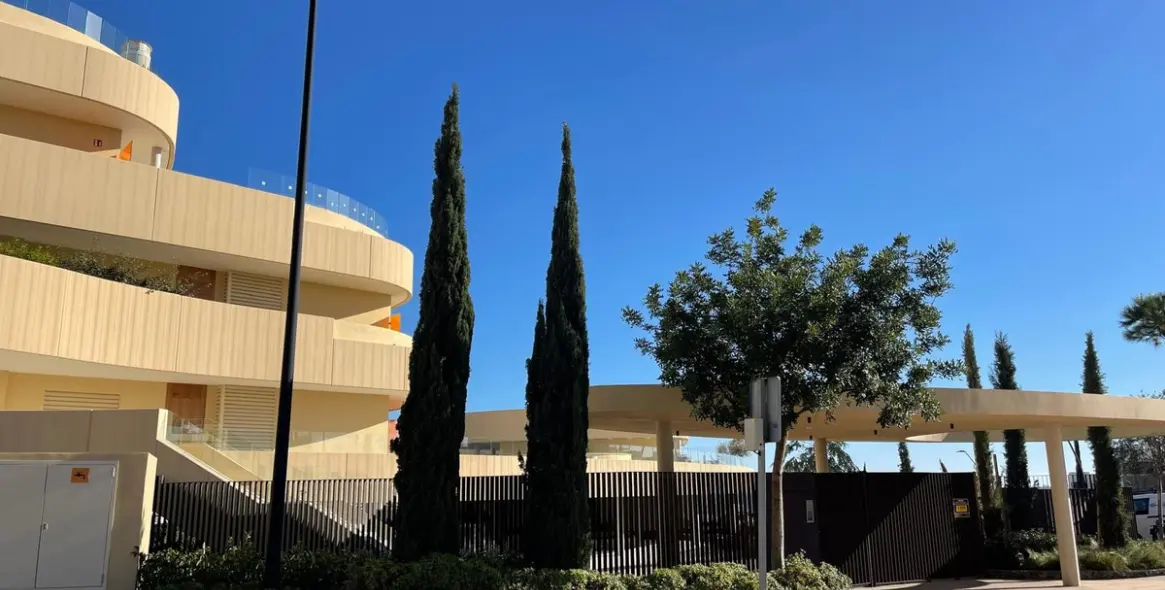 Продажа апартаментов на среднем этаже в Higueron 68