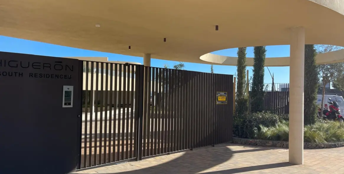 Продажа апартаментов на среднем этаже в Higueron 69