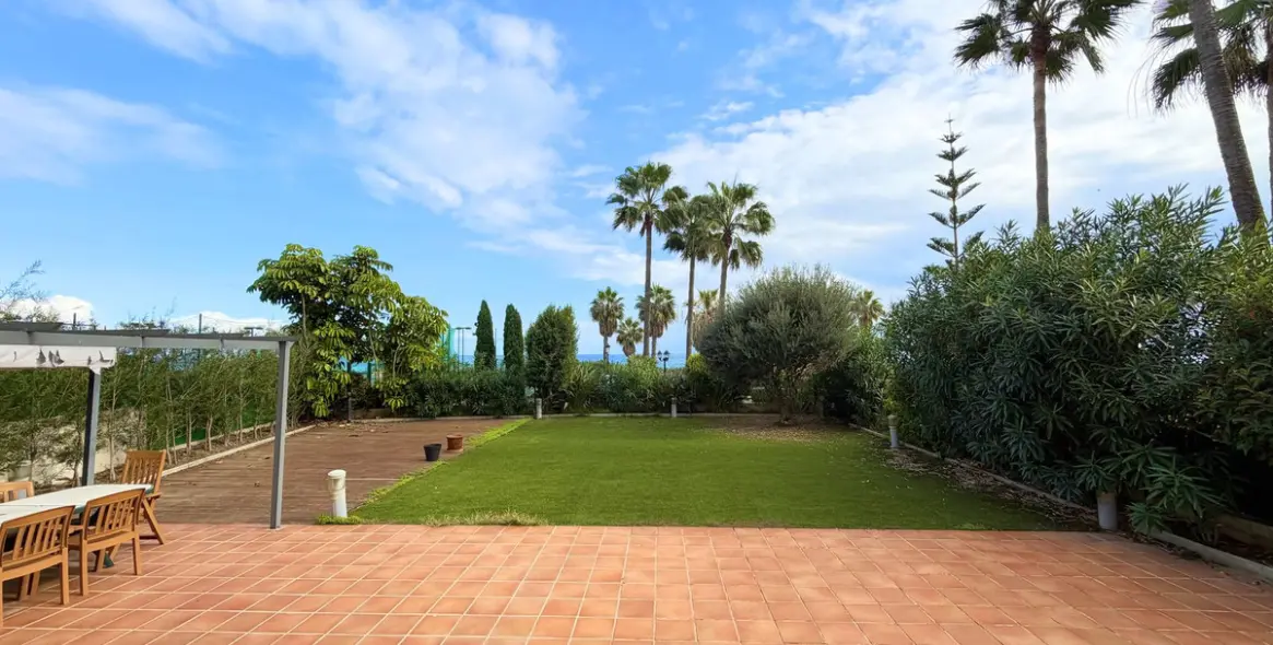 Sale of ground floor apartment in San Luis de Sabinillas 1