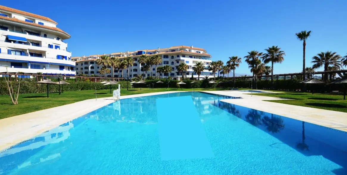 Sale of ground floor apartment in San Luis de Sabinillas 2