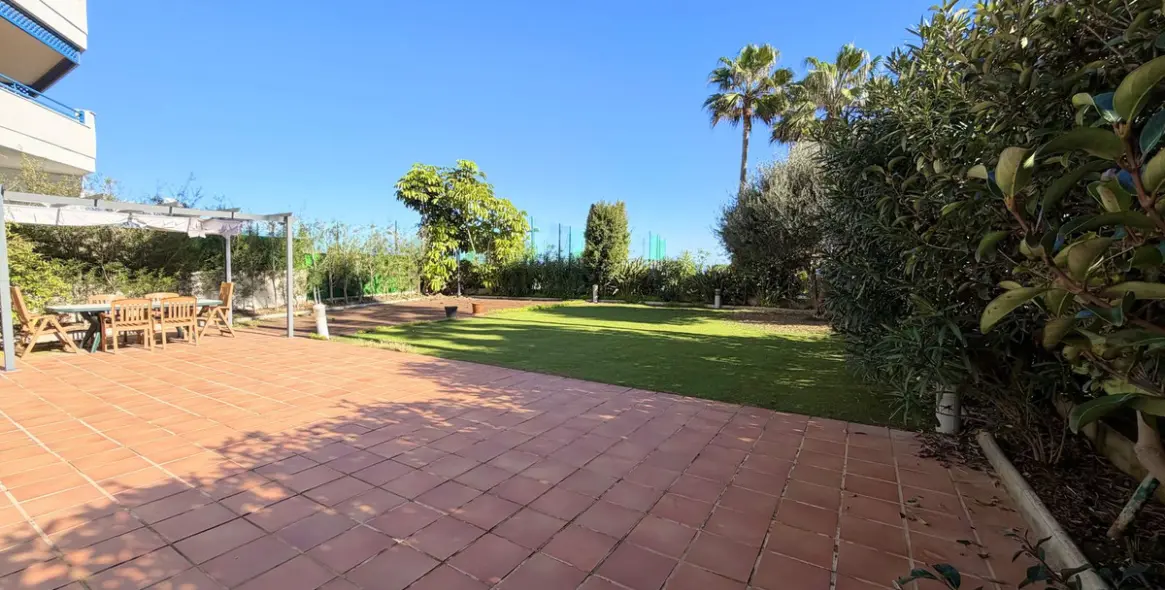 Sale of ground floor apartment in San Luis de Sabinillas 6